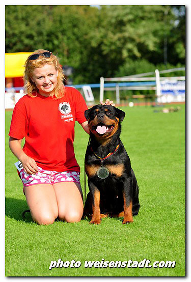 Happy iz Tverskogo Doma Happy iz Tverskogo Doma